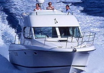 Charter M/Y Prestige 32