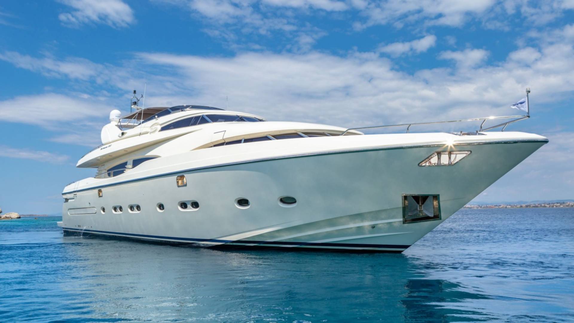 Luxury Motor yacht charters