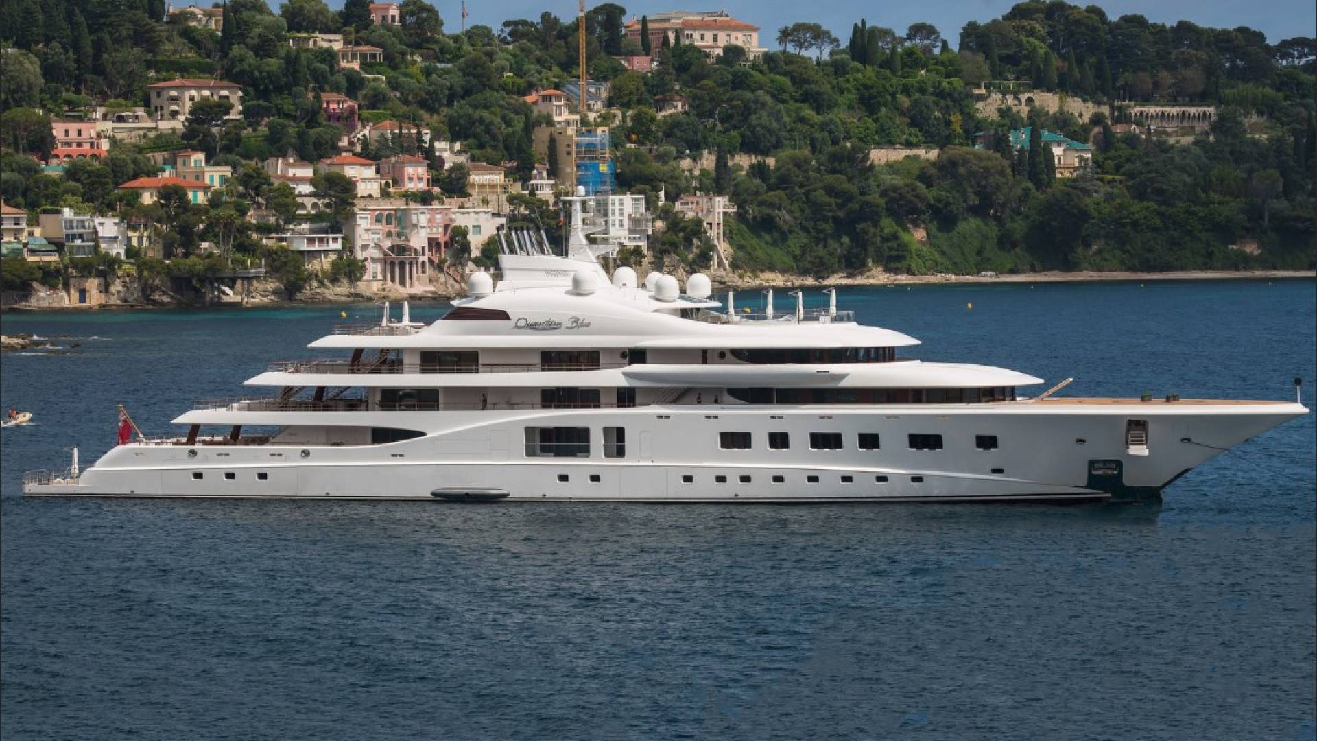 Enjoy a Charter with Luxury Motor Yacht