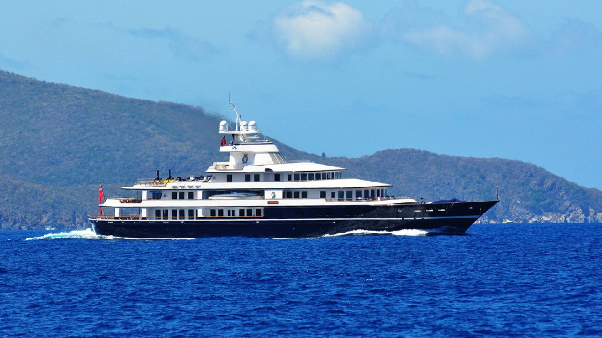 Luxury Motor Yacht Charters